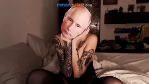 Развратная девочка Lana_and_Sabo трахает киску ловенсом