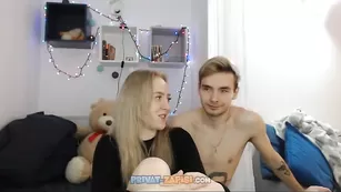 Худая путана мастурбирует писечку Mineeett