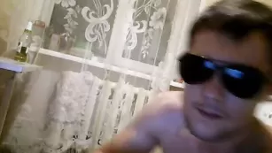 Жаркая телочка долбится в задницу Sumashedshie