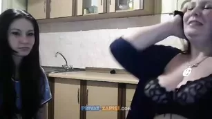 Знойные телочки 3DLadyS раздеваются на кухне