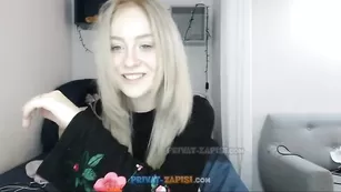 Способная малышка Mineeett строптиво трахается