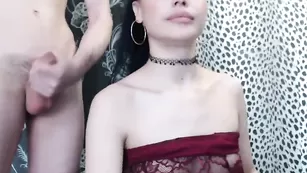 Красивая соска отсасывает хуй и трахается Alexasweet6