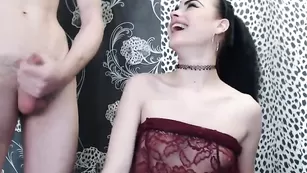 Красивая соска отсасывает хуй и трахается Alexasweet6