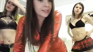 Общительные бляди Catch_Me_ мастурбируют пизду