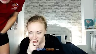 Озорная телочка делает классный минет Tyleranddiana