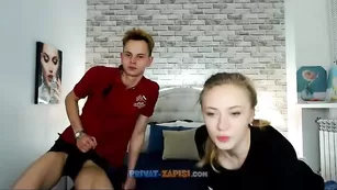 Озорная телочка делает классный минет Tyleranddiana
