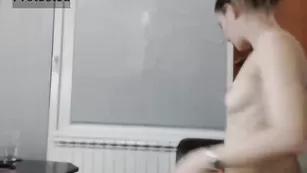 Сучка с ловенсом в жопе делает минет Fxgx7