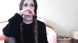 Сисястая модель Milalien развлекается с ловенсом