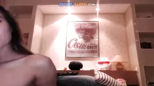 Грудастая соска в гетрах SexySabotage мастурбирует пизду