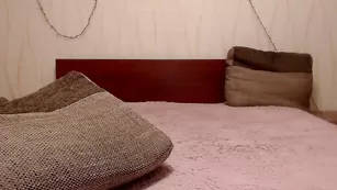 Роскошная Charming_Girls трахает киску ловенсом и стонет