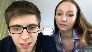 Жаркая цыпочка делает классный минет 1twothreecum