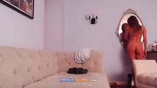 Озорная самка SexySabotage общается во фри