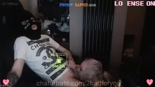 Грудастая красотка 2badforyou облизывает хуй
