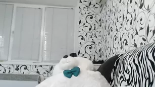 Татуированная малышка с секс игрушками Tutti_Frutti