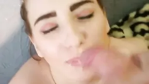 Рыжая сучка отсасывает хуй до спермы Xxxxxrrr