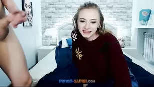 Красивая дамочка Tyleranddiana делает минет