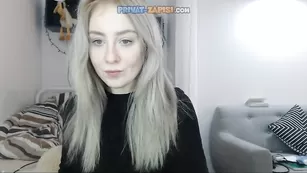 Ненасытная девочка глубоко сосет хуй Mineeett