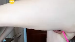 Скромная девочка развлекает киску ловенсом YrGirlfriend