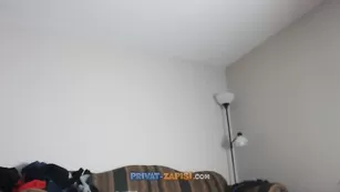 Тощая сучка Sexylucy69 с вибратором перед камерой