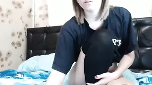 Сисястая малышка Smorodinka34 мастурбирует пизду