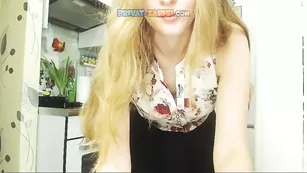 Блондинка соснула член на кухне Duoloversthot