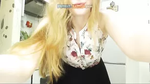 Блондинка соснула член на кухне Duoloversthot