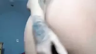 Татуированная сучка CallMeBadGirl развлекается в душе