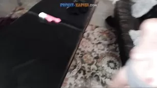 Взрослая сучка отсасывает пенис Petitegoddess