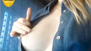 Жаркая сучка Koshka8 мнет большие сиськи