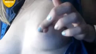 Жаркая сучка Koshka8 мнет большие сиськи