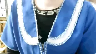 Продавщица Oliviya_ развлекается с ловенсом на обеде