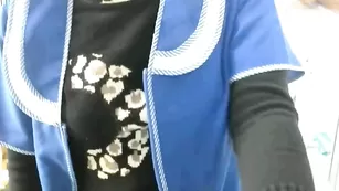 Продавщица Oliviya_ развлекается с ловенсом на обеде