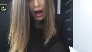 Сисястая красотка страстно дрочит пизду Sweetndcrazy