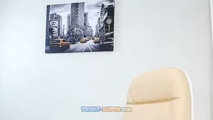 Грудастая цыпочка мастурбирует дырочки ловенсом 111Viagra