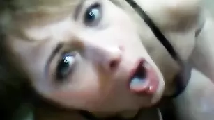 Озорная сучка получает сперму в ротик Kotipusiksex