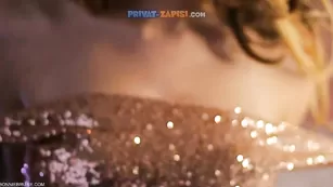 Худенькая крошка Bonniebruise мастурбирует писечку