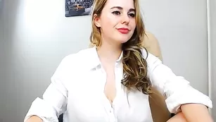 Смазливая сучка 111Viagra мастурбирует пизду