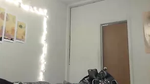 Красивая девочка biadsm глубоко сосет хуй