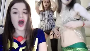 Русские милахи Catch_Me_ танцуют с ловенсом в пизде