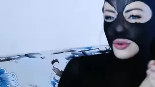 Жопастая сука в маске отсасывает дилдо ASMR_ChaRmeR