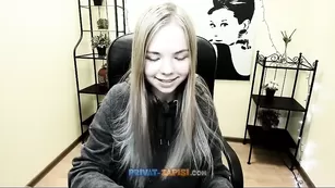 Русская прелесть мастурбирует киску пальчиками Nikkishygirl