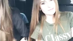 Красивые девочки делают куни в машине fire-girls