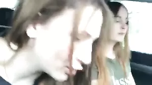Красивые девочки делают куни в машине fire-girls
