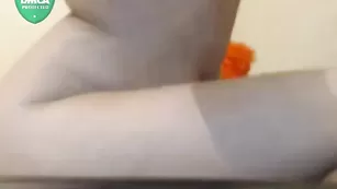 Пышногрудая -SexGomez- трахает киску секс игрушкой