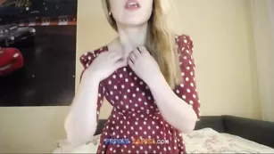 Малолетка в чулках дрочит пизду вибратором Cutesnowwhite