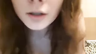 Распутная малышка делает минет и трахается Viktoria0062