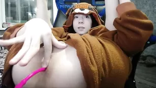 Малая шлюшка Sexy_B0rsch мастурбирует анал