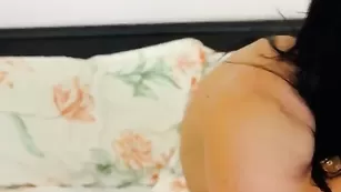 Импозантная roselynax мастурбирует пизду и стонет