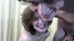 Худая сука сосет хуй и получает сперму shinnykimmy