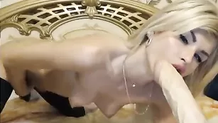 Белобрысая самка XXXDjesika выебала задницу